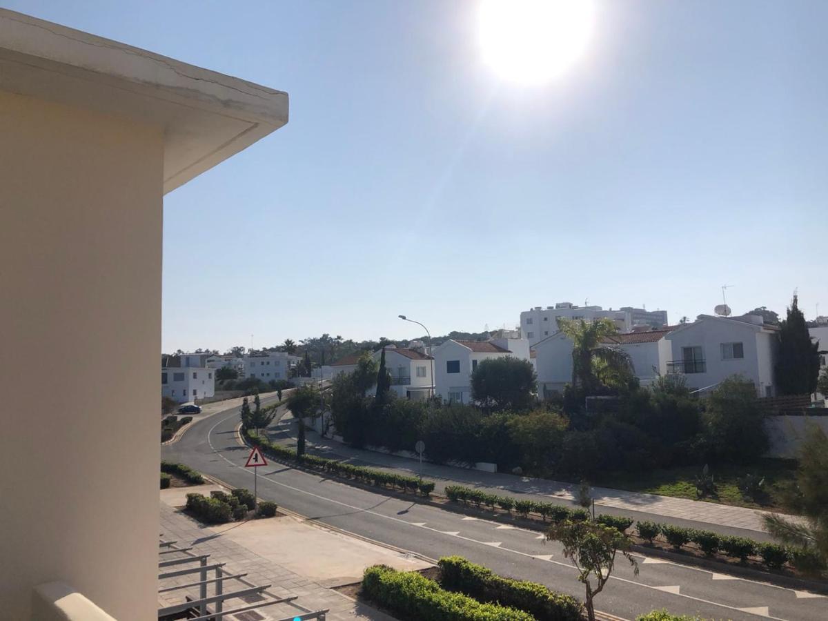 Sunny Holiday By Konnos Paralimni Ngoại thất bức ảnh